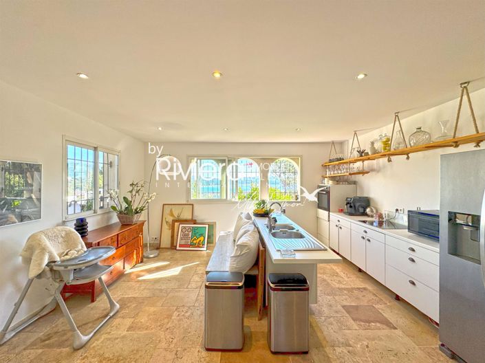 Image No.11-5 Bed House for sale