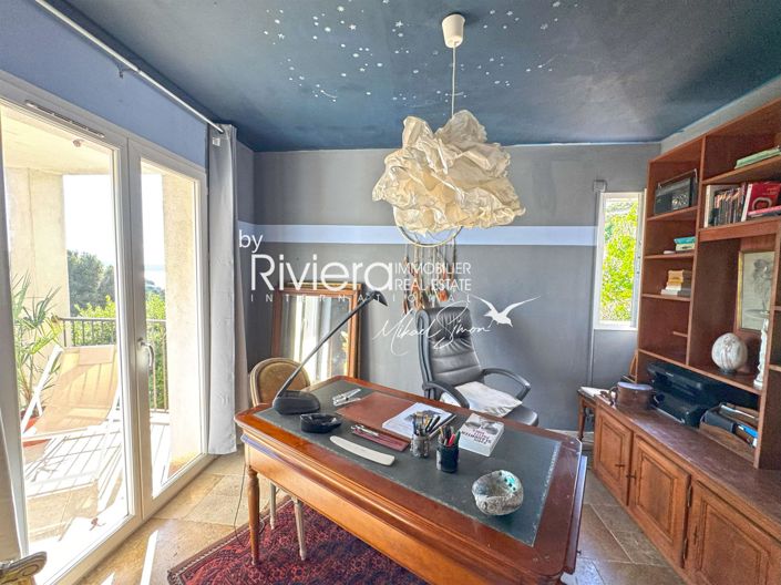 Image No.24-5 Bed House for sale