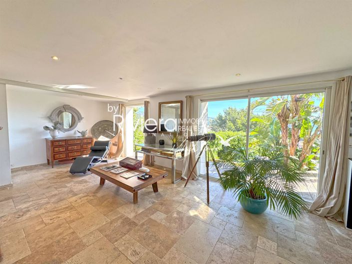 Image No.7-5 Bed House for sale