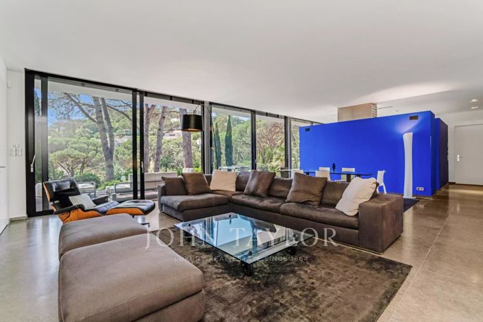 Image No.3-5 Bed House for sale