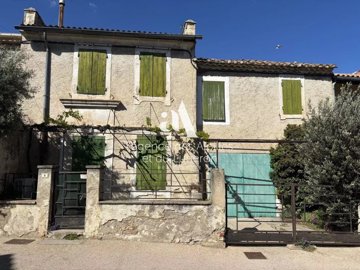 1 - Aureille, House