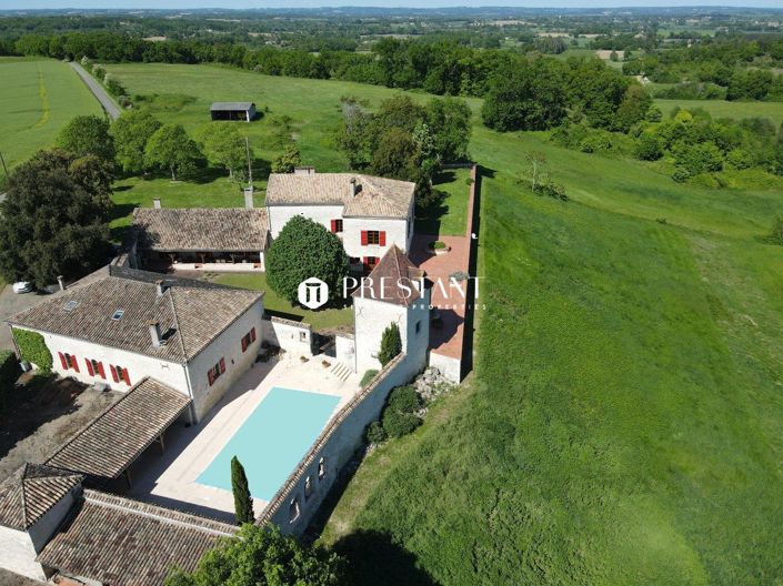 Image No.11-6 Bed Property for sale