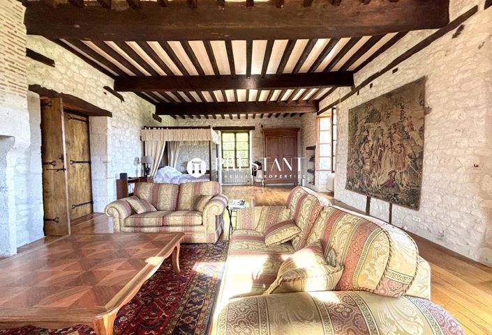 Image No.12-6 Bed Property for sale