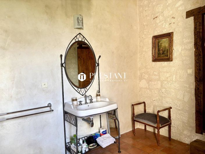 Image No.14-6 Bed Property for sale