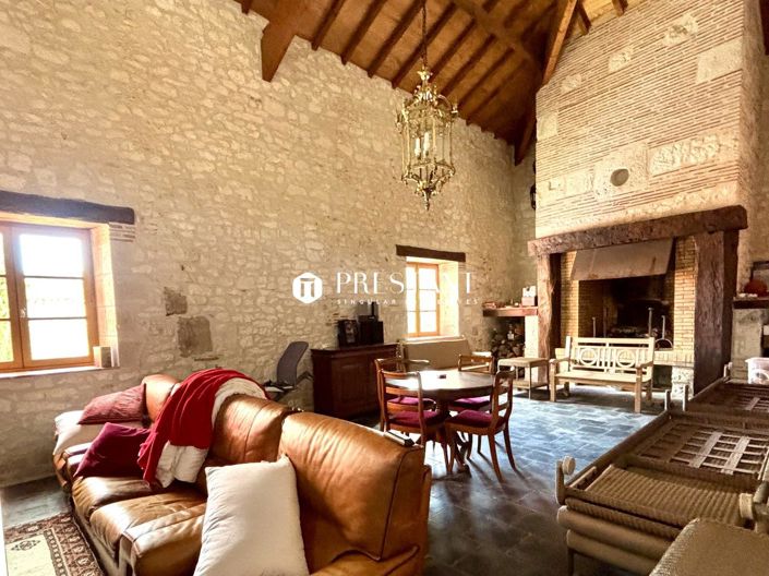 Image No.16-6 Bed Property for sale