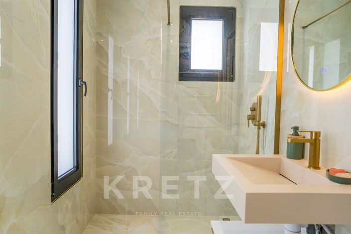 Image No.12-3 Bed Property for sale