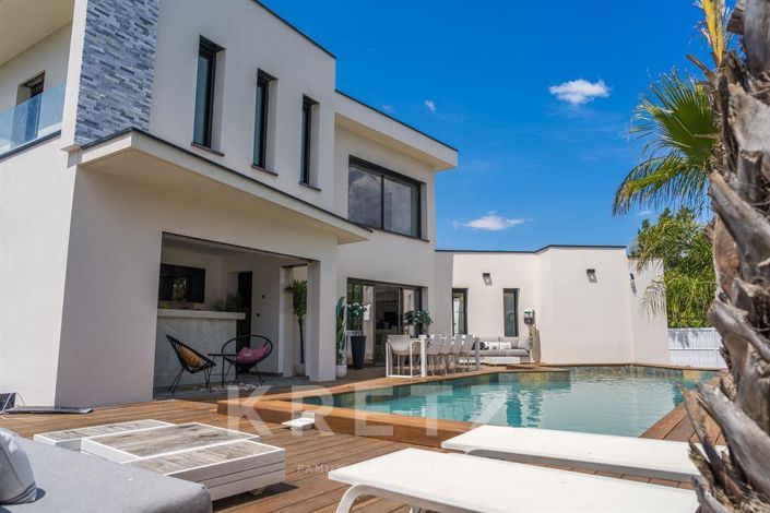 Image No.4-3 Bed Property for sale