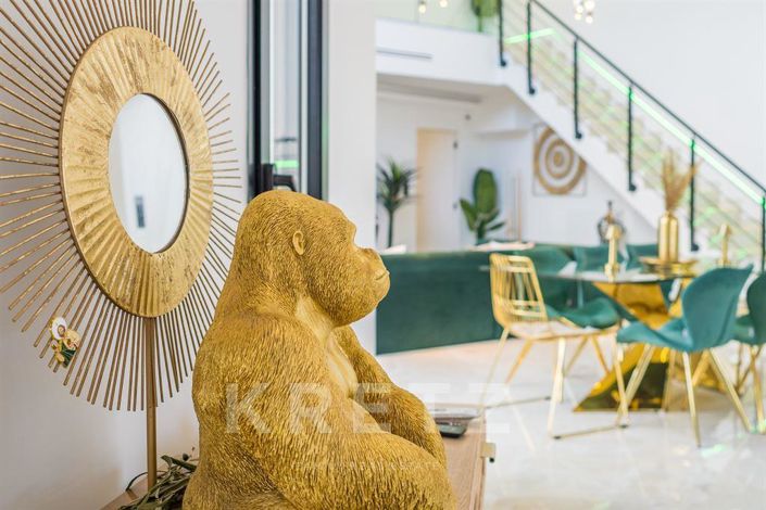 Image No.8-3 Bed Property for sale