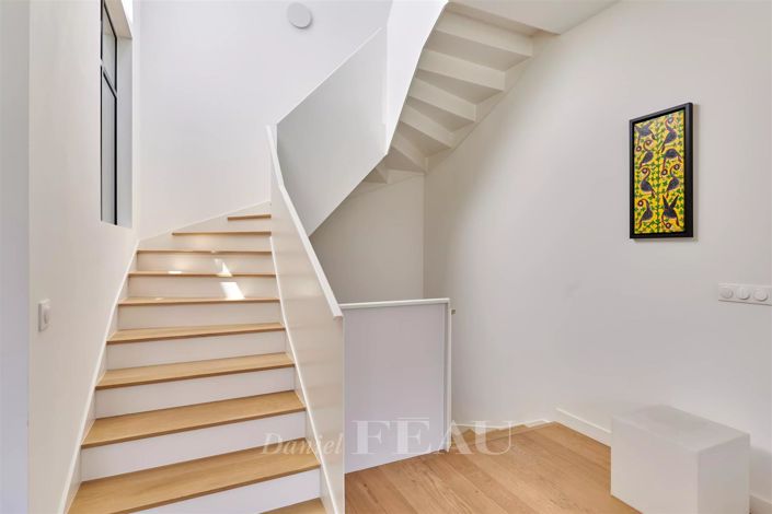 Image No.25-5 Bed House for sale