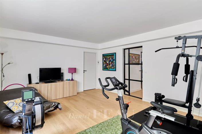 Image No.30-5 Bed House for sale