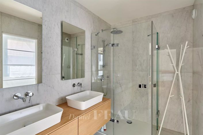 Image No.33-5 Bed House for sale