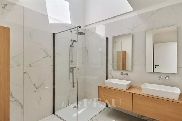 Image No.35-5 Bed House for sale