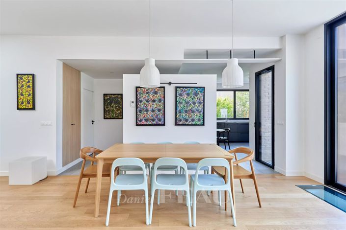 Image No.6-5 Bed House for sale