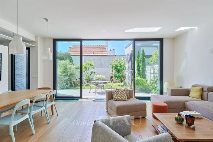 Image No.7-5 Bed House for sale