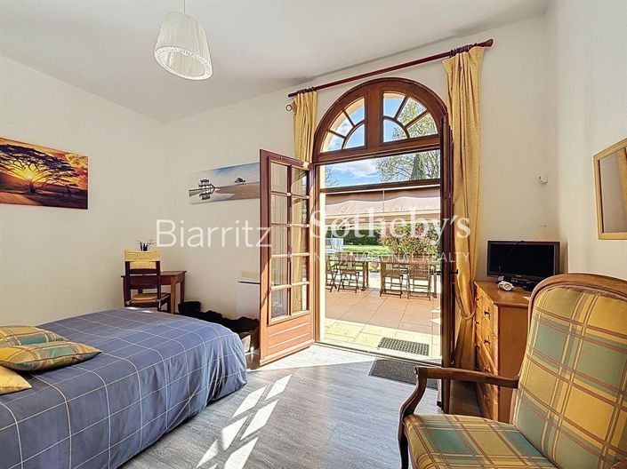 Image No.10-6 Bed House for sale