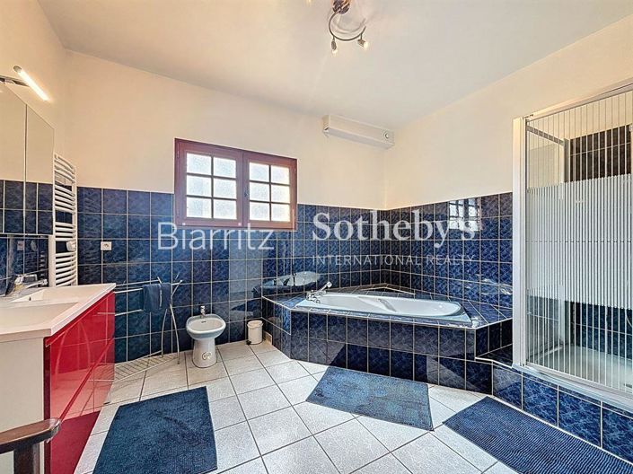 Image No.12-6 Bed House for sale