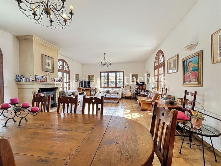 Image No.6-6 Bed House for sale