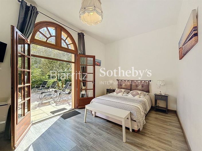 Image No.9-6 Bed House for sale