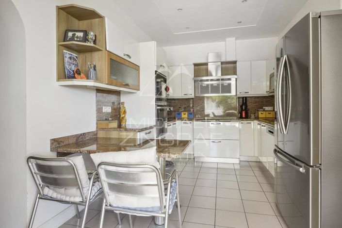 Image No.9-4 Bed House for sale