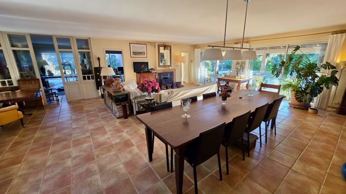 Image No.6-4 Bed House for sale