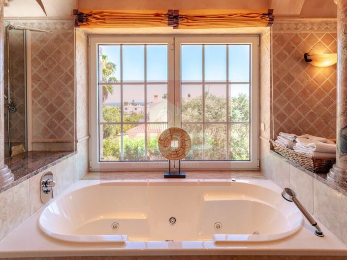 Image No.11-3 Bed House for sale