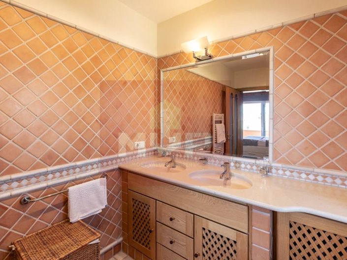 Image No.13-3 Bed House for sale