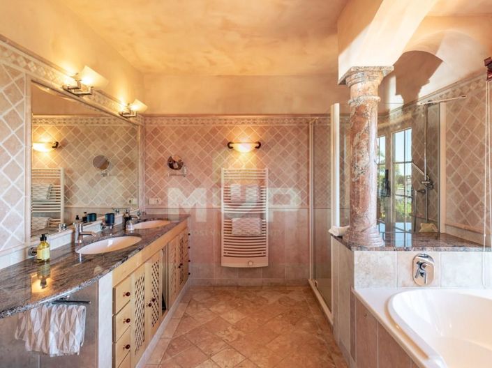 Image No.17-3 Bed House for sale