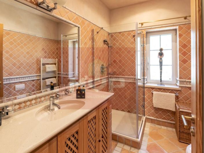 Image No.18-3 Bed House for sale