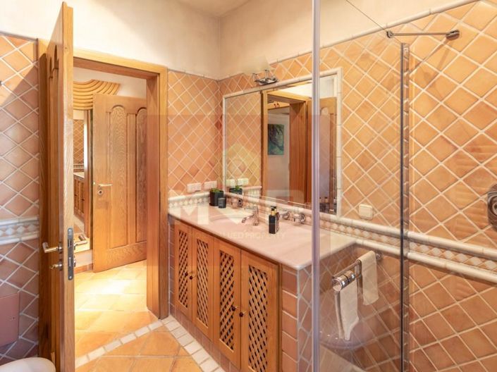 Image No.19-3 Bed House for sale