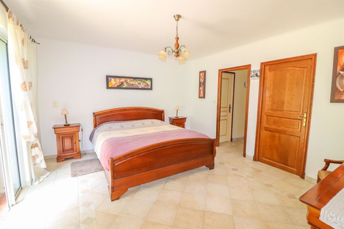 Image No.24-4 Bed House for sale