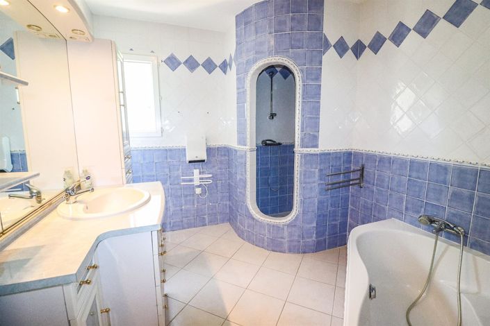 Image No.29-4 Bed House for sale