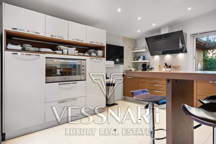 Image No.10-4 Bed House for sale