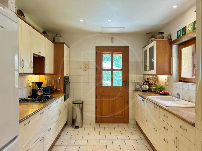 Image No.8-3 Bed House for sale