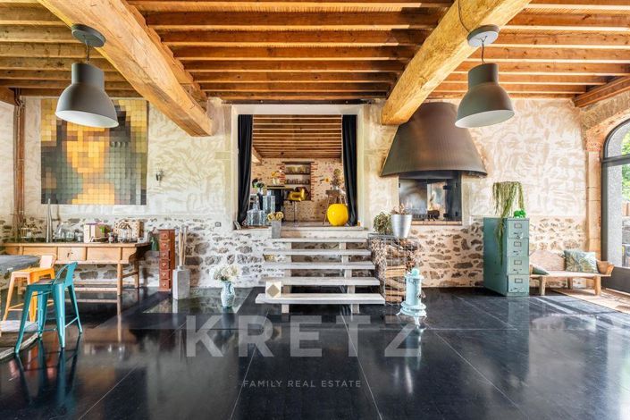 Image No.8-9 Bed House for sale