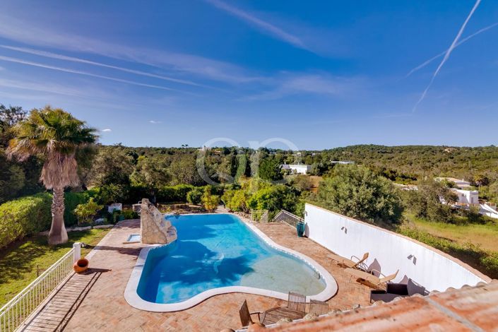 Image No.1-4 Bed House for sale