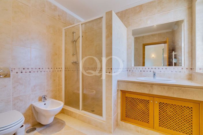 Image No.24-4 Bed House for sale