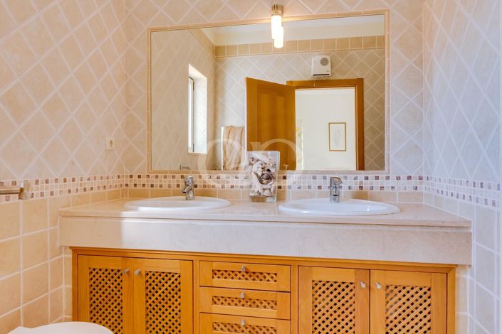 Image No.28-4 Bed House for sale