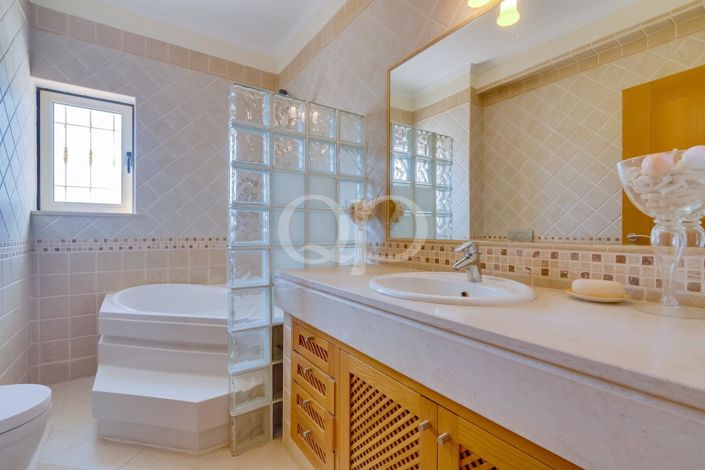 Image No.29-4 Bed House for sale