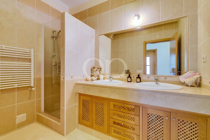 Image No.9-4 Bed House for sale