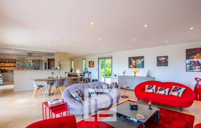 Image No.7-4 Bed House for sale