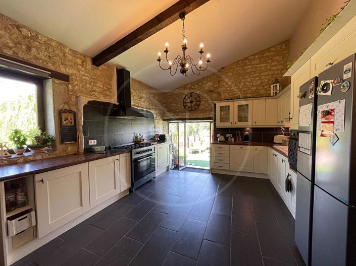 Image No.6-9 Bed House for sale