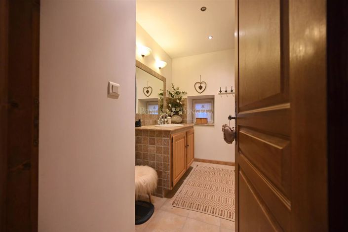 Image No.9-4 Bed House for sale