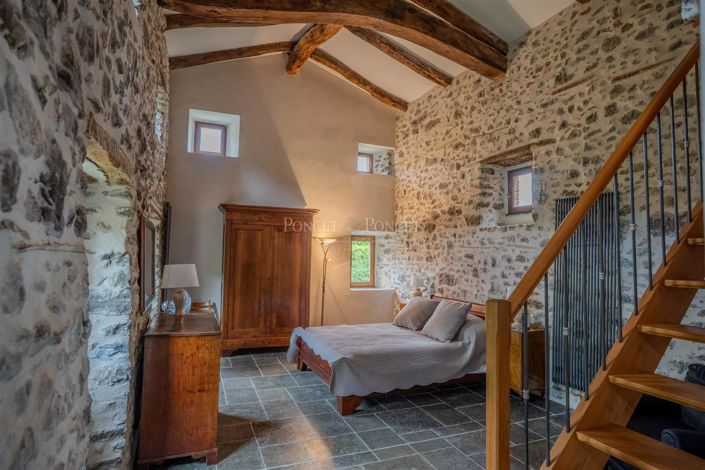 Image No.10-6 Bed House for sale