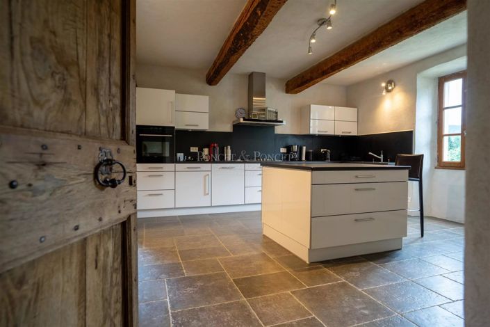 Image No.6-6 Bed House for sale