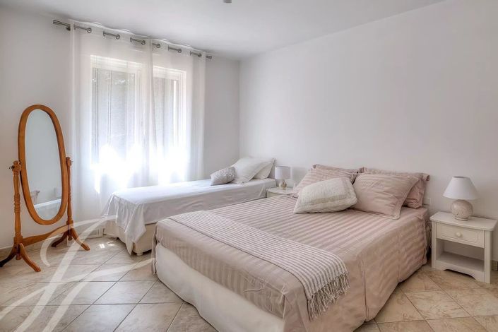 Image No.11-5 Bed House for sale