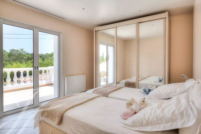 Image No.15-5 Bed House for sale