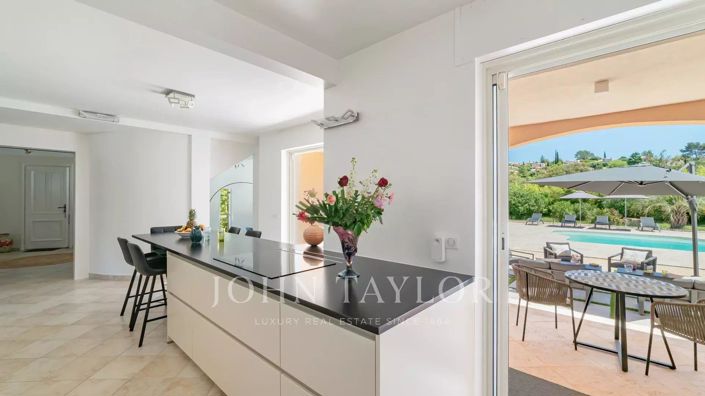 Image No.4-5 Bed House for sale