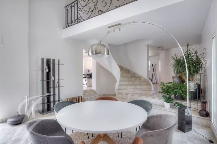 Image No.6-5 Bed House for sale