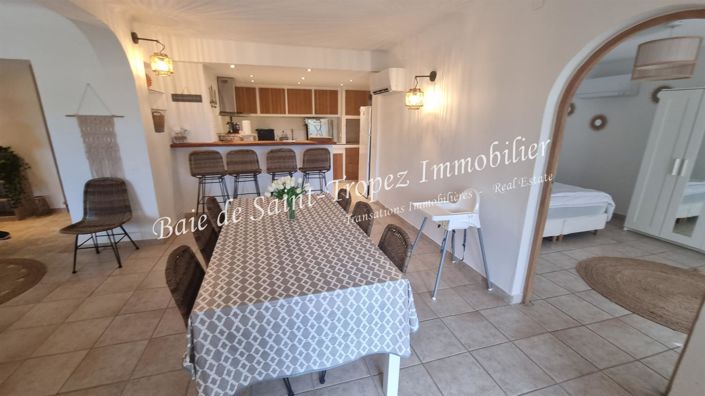 Image No.8-5 Bed House for sale