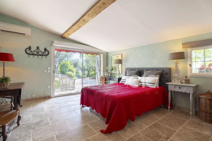 Image No.38-6 Bed House for sale